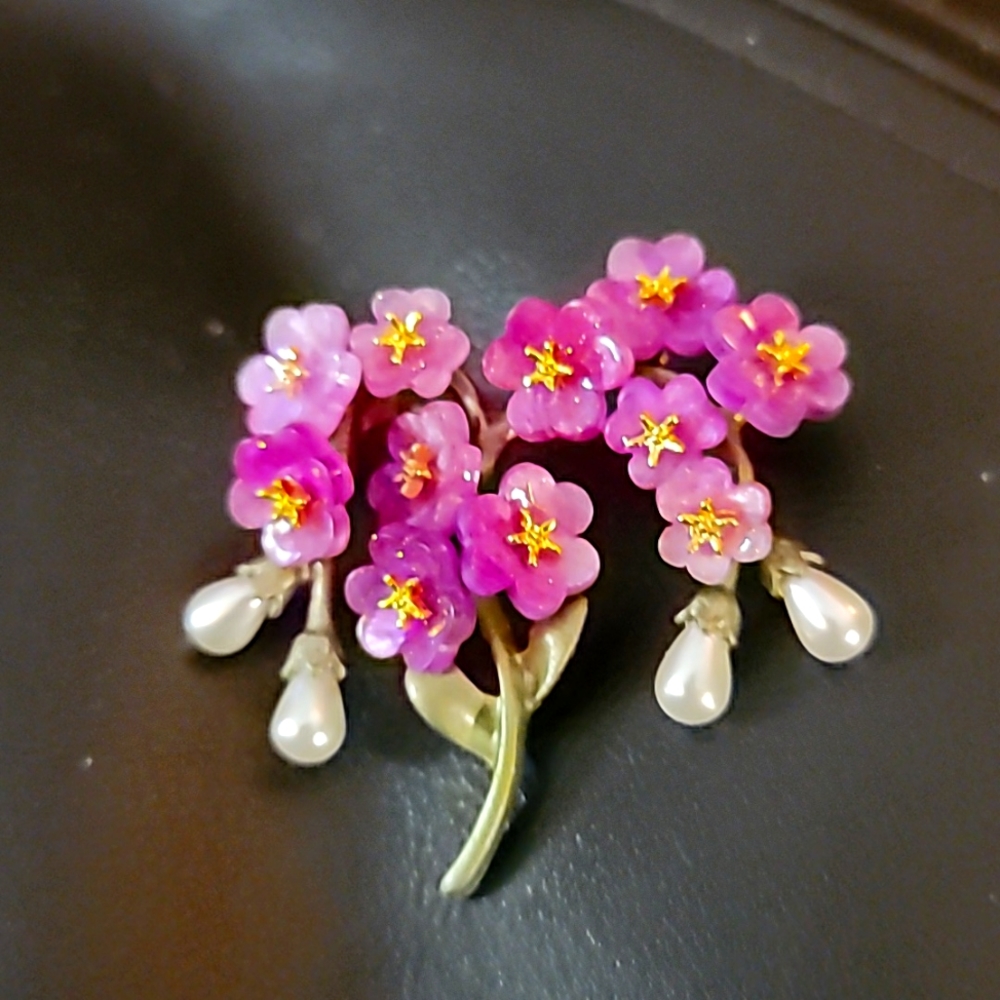 Pins/Brooches